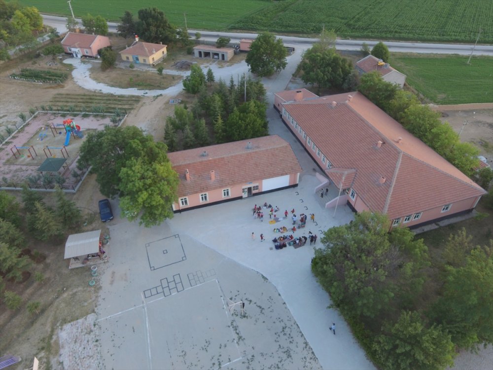 Aksaray'da Köy Okulu Öğrencileri Sinemayla Tanıştı