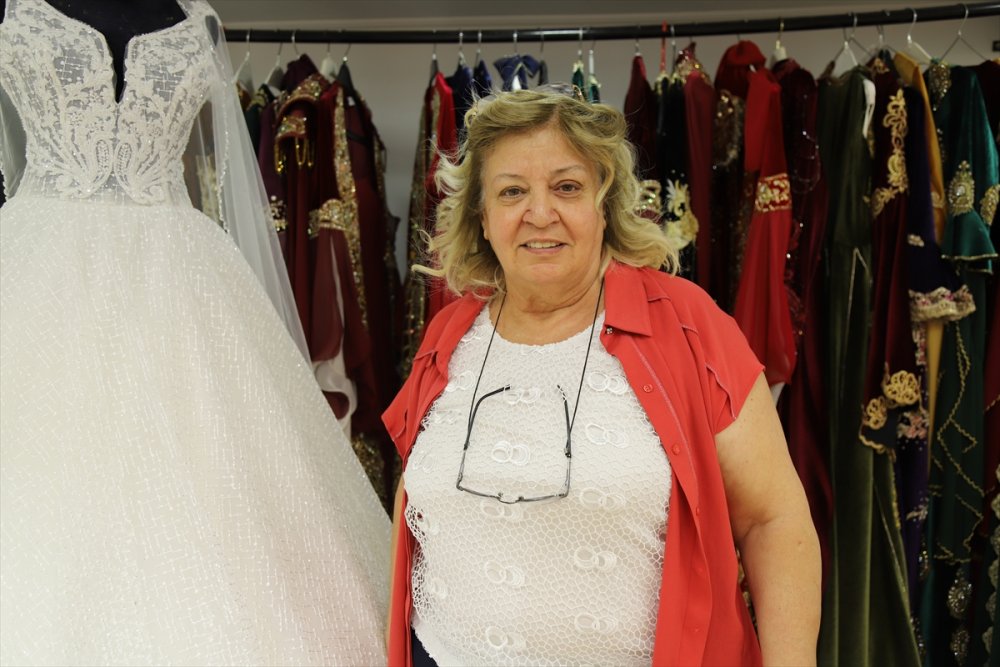 Aksaray'da Dikilen Gelinlikler Avrupa'daki Gurbetçi Genç Kızların Hayallerini Süslüyor