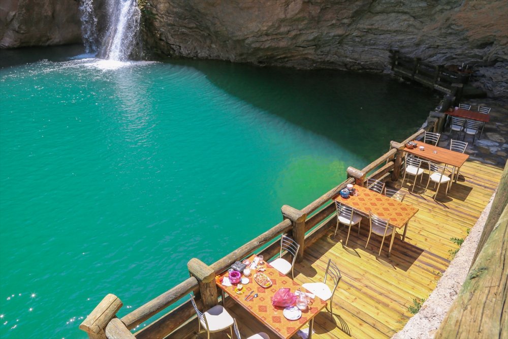 Doğaseverlerin Uğrak Noktası: Çetmi Şelalesi