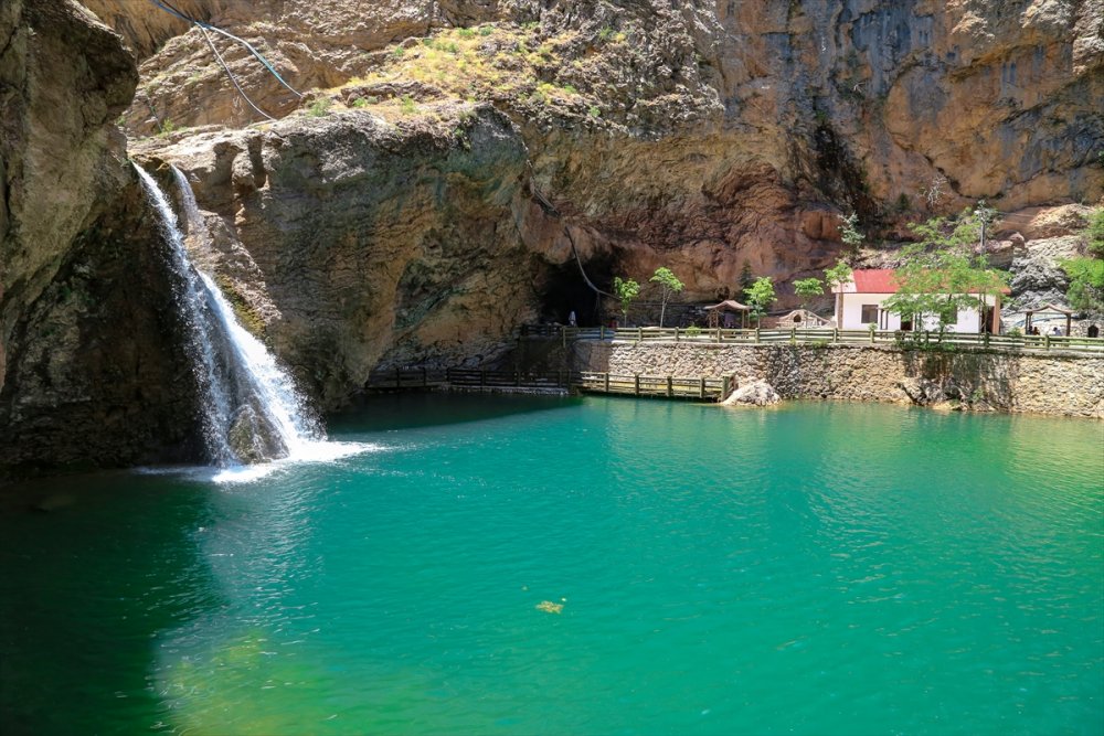 Doğaseverlerin Uğrak Noktası: Çetmi Şelalesi