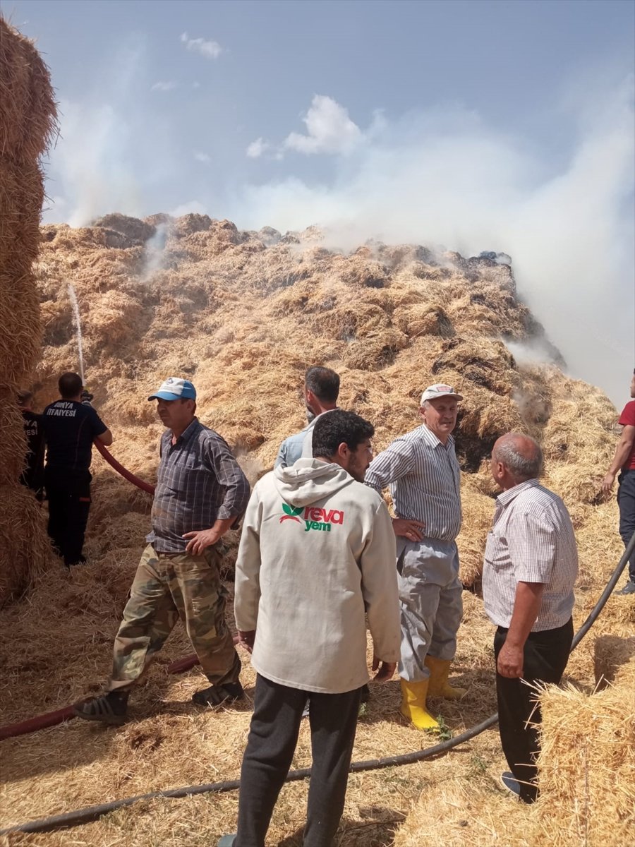 Hüyük'te Çıkan Yangında Ekili Alanlar Ve Saman Balyaları Yandı