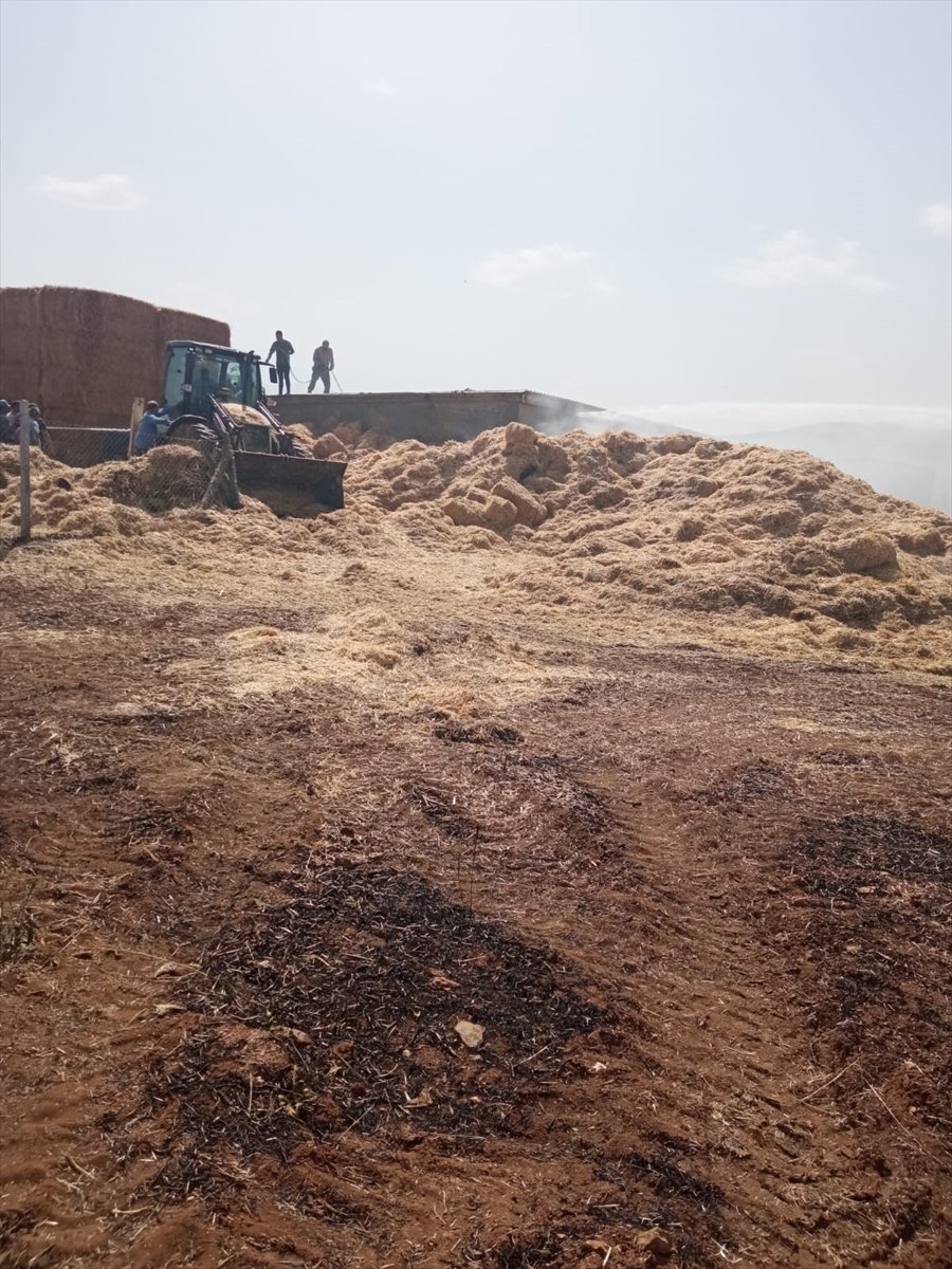 Hüyük'te Çıkan Yangında Ekili Alanlar Ve Saman Balyaları Yandı