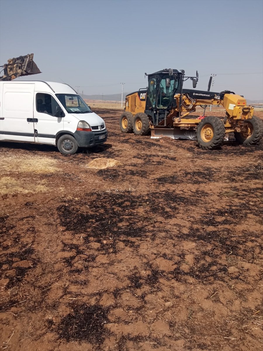 Hüyük'te Çıkan Yangında Ekili Alanlar Ve Saman Balyaları Yandı