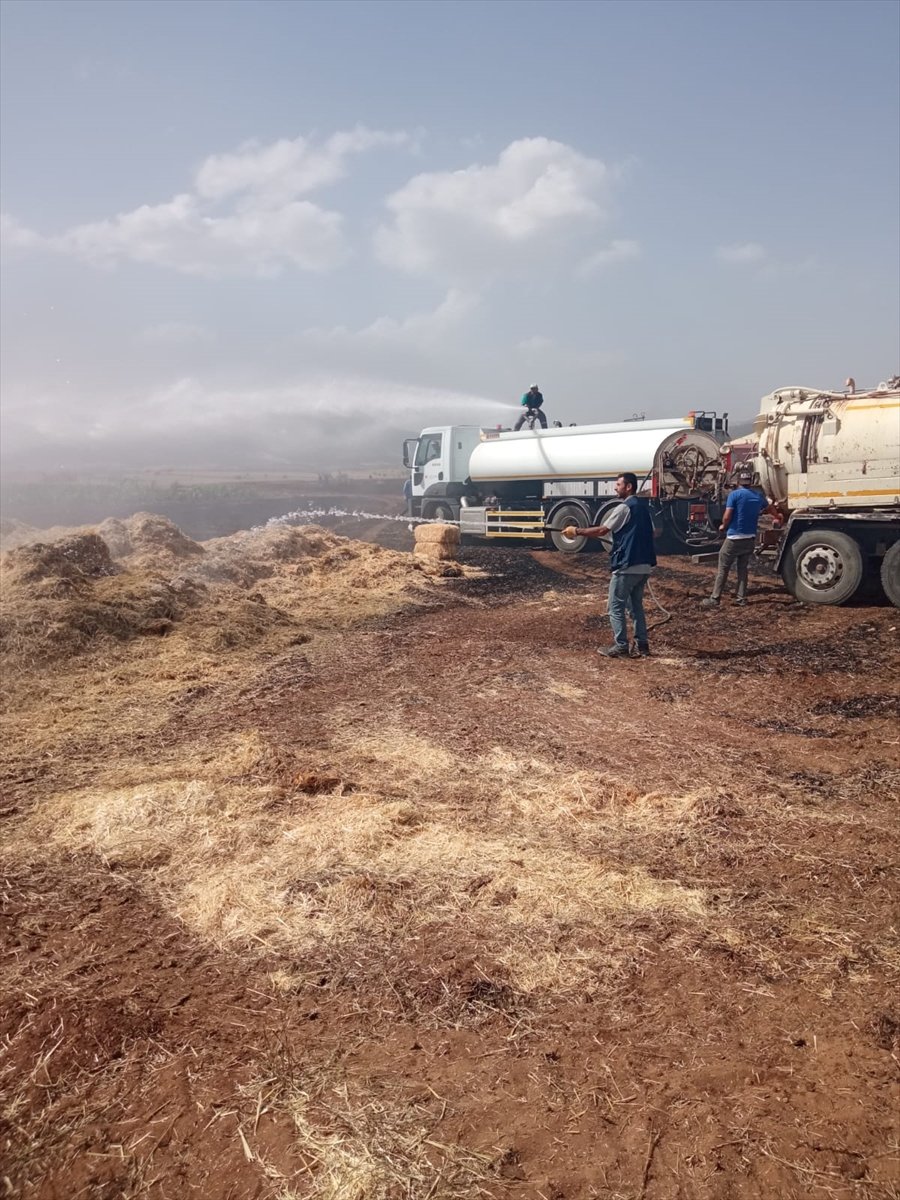 Hüyük'te Çıkan Yangında Ekili Alanlar Ve Saman Balyaları Yandı