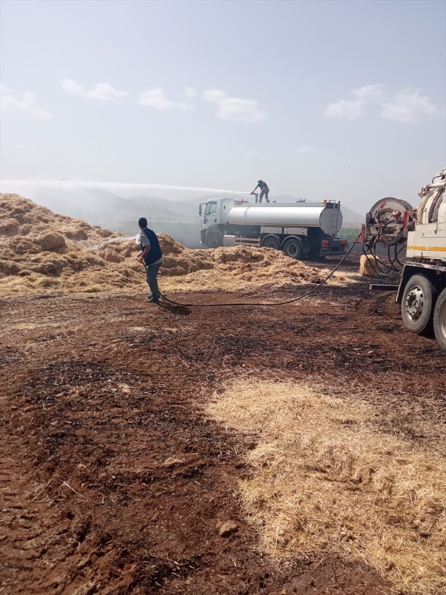 Hüyük'te Çıkan Yangında Ekili Alanlar Ve Saman Balyaları Yandı