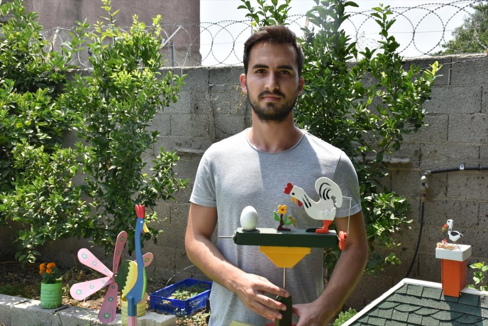 Oğlunu Mutlu Etmek İçin Başladığı El Yapımı Ahşap Oyuncak İşi Mesleği Oldu