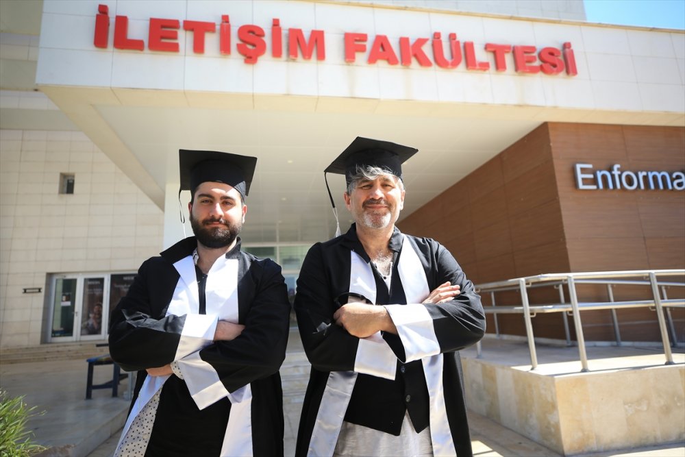 Baba İle Oğlu Aynı Fakülteden Birlikte Mezun Olmanın Sevincini Yaşıyor