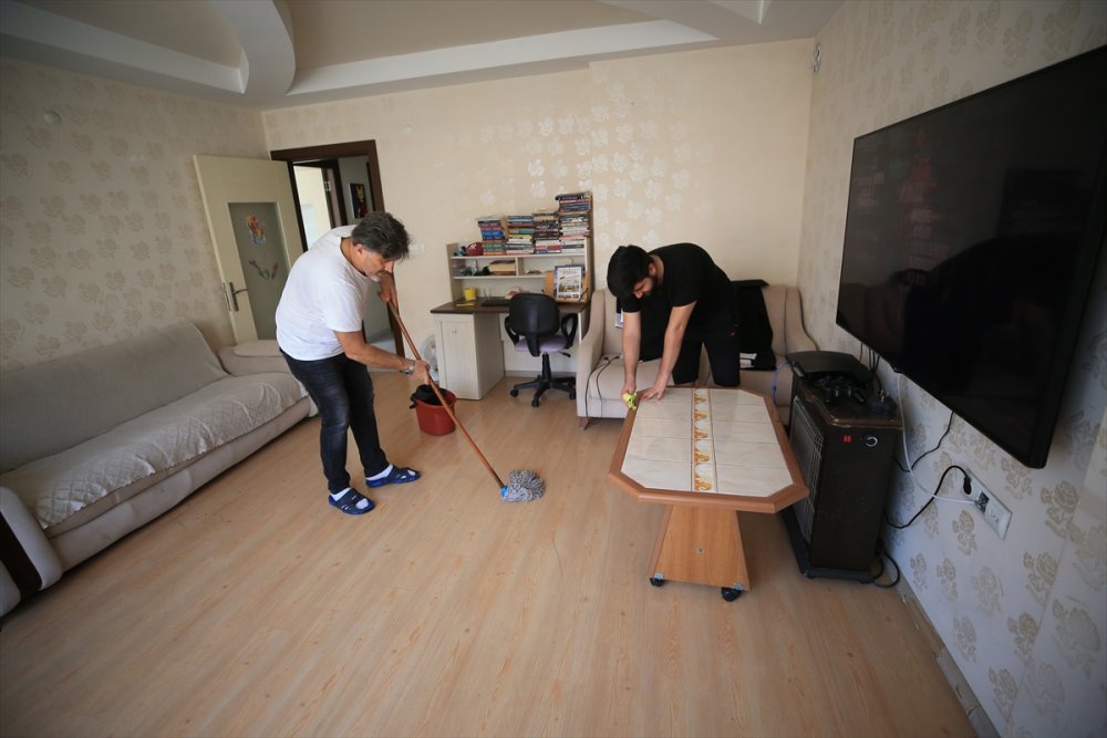 Baba İle Oğlu Aynı Fakülteden Birlikte Mezun Olmanın Sevincini Yaşıyor