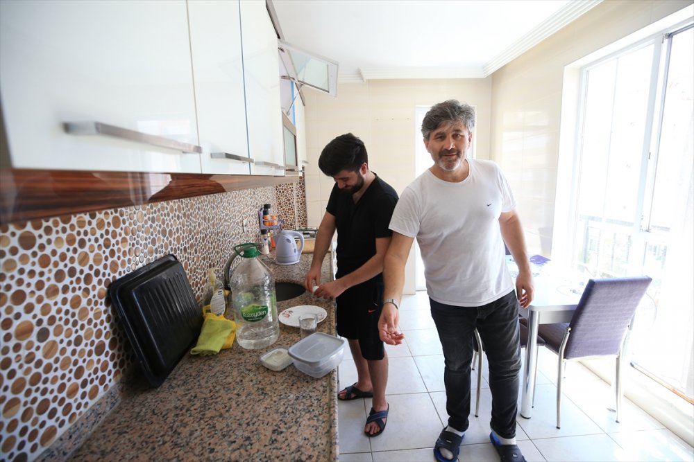 Baba İle Oğlu Aynı Fakülteden Birlikte Mezun Olmanın Sevincini Yaşıyor