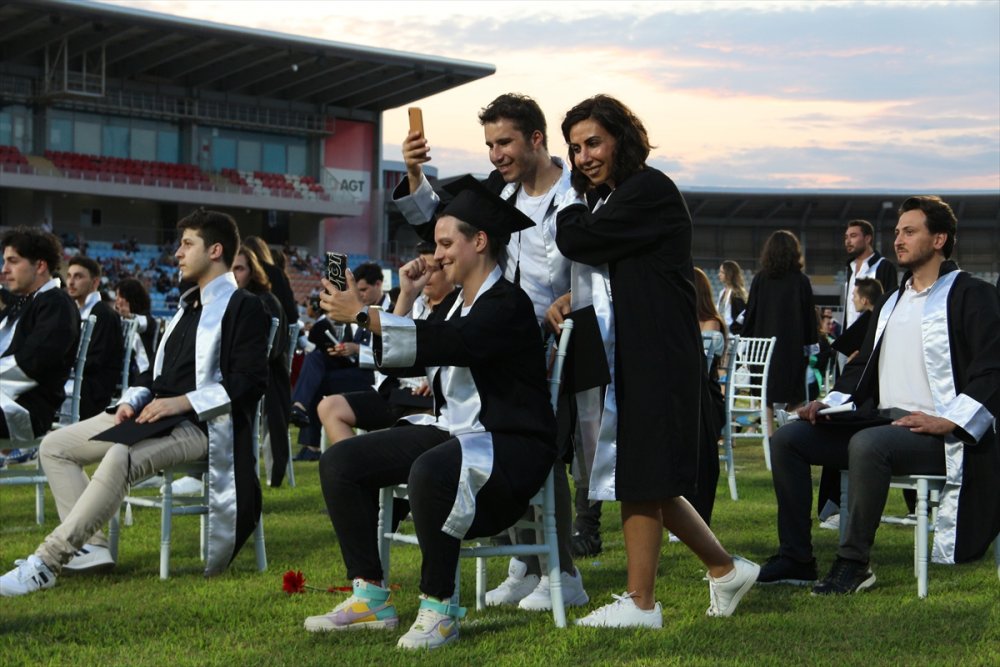 Akdeniz Üniversitesi'nde Öğrencilerin Mezuniyet Sevinci