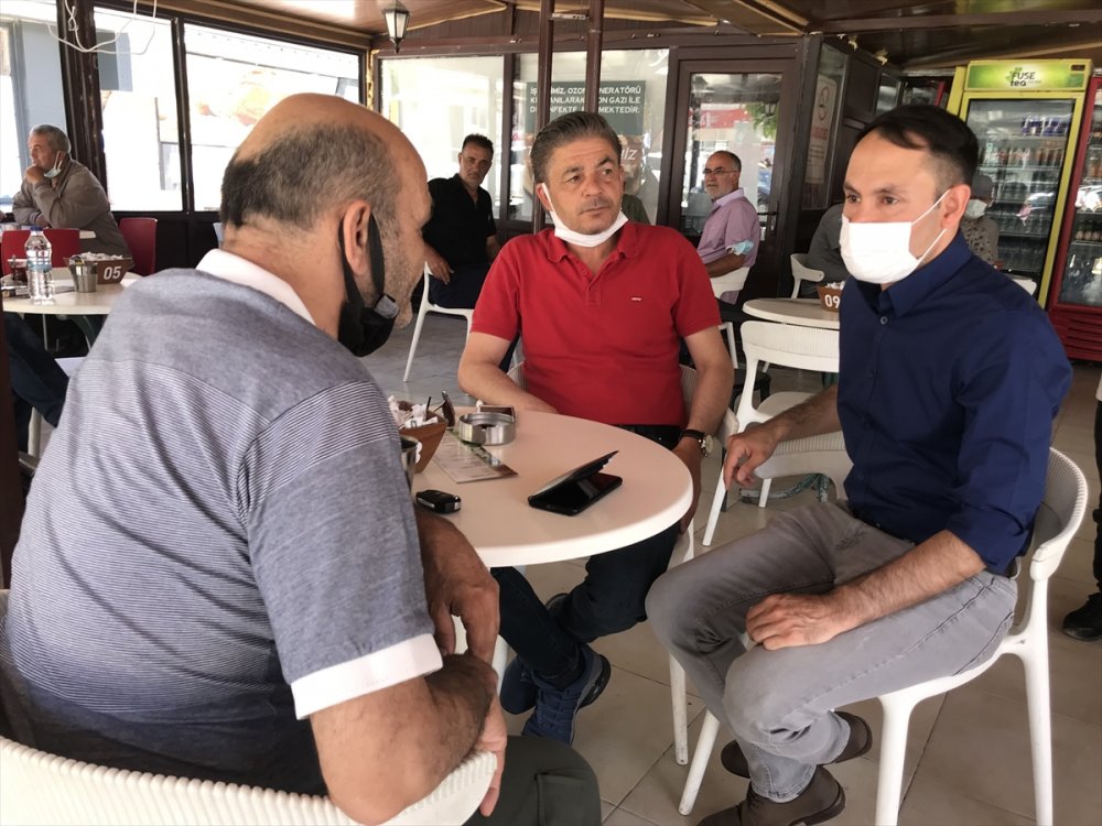 İsveç'te Parti Kuran Konyalı Siyasetçi, Hemşehrilerinden Oy İstemek İçin Memleket Sokaklarında