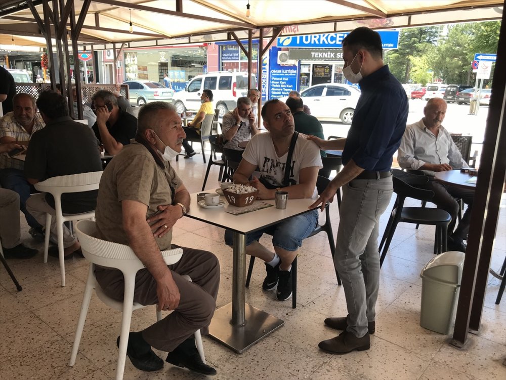 İsveç'te Parti Kuran Konyalı Siyasetçi, Hemşehrilerinden Oy İstemek İçin Memleket Sokaklarında