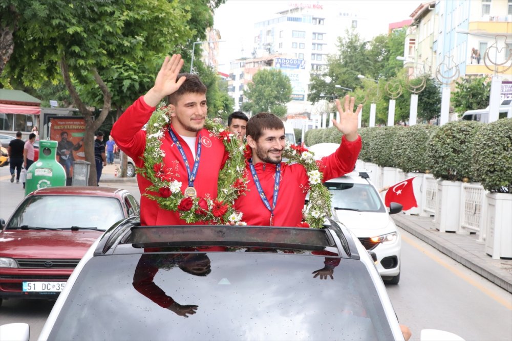 Niğdeli Şampiyonlara Coşkulu Karşılama