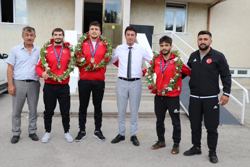 Niğdeli Şampiyonlara Coşkulu Karşılama