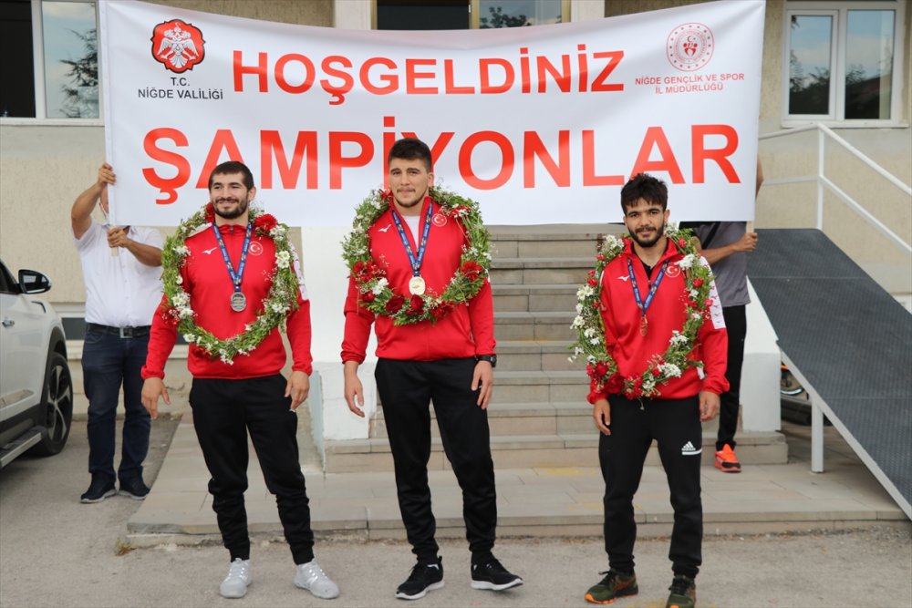 Niğdeli Şampiyonlara Coşkulu Karşılama