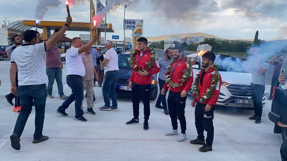 Niğdeli Şampiyonlara Coşkulu Karşılama