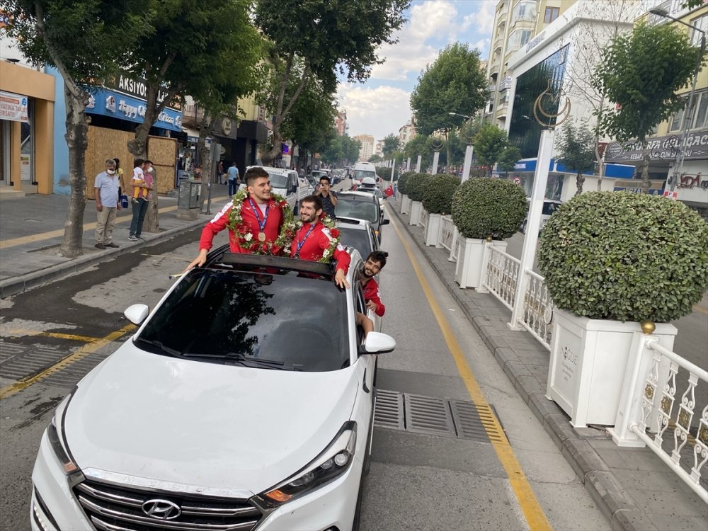 Niğdeli Şampiyonlara Coşkulu Karşılama