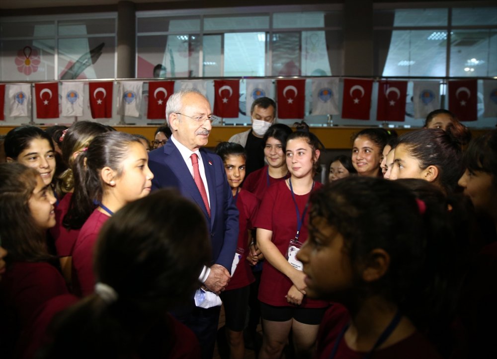 Chp Genel Başkanı Kemal Kılıçdaroğlu, Mersin'de Kız Öğrenci Yurdunu Ziyaret Etti