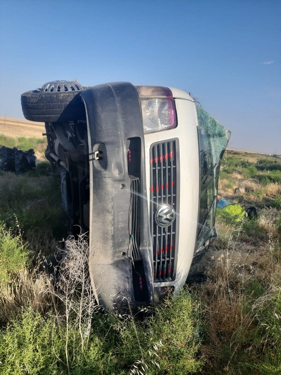 Aksaray'da Minibüsün Şarampole Devrildi