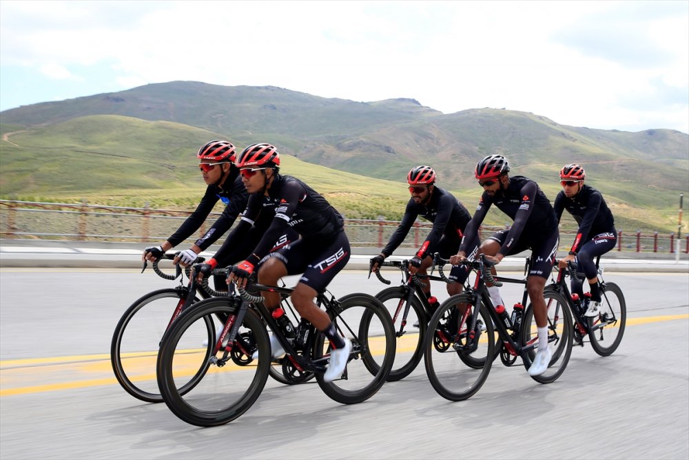 Malezyalı Bisikletçiler Yüksek İrtifa Kampı İçin Everest Yerine Erciyes'i Tercih Ediyor