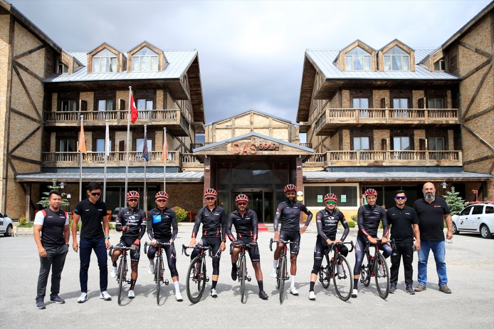 Malezyalı Bisikletçiler Yüksek İrtifa Kampı İçin Everest Yerine Erciyes'i Tercih Ediyor