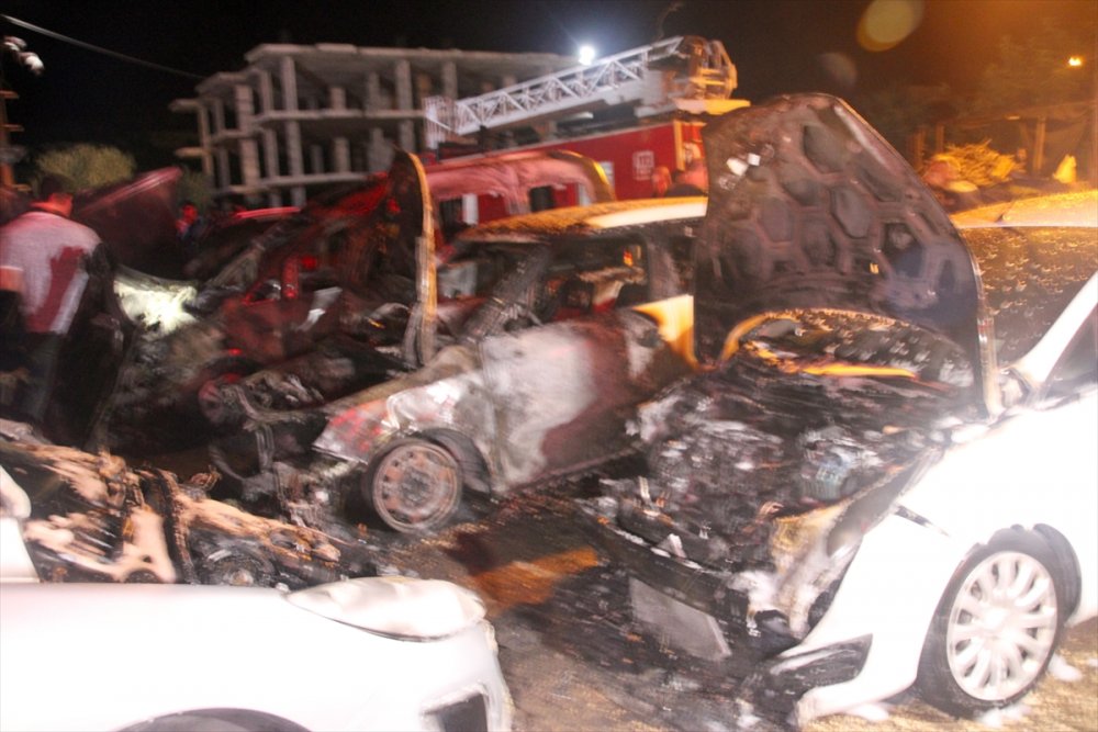 Mersin'de Otellerin Ortak Kullandığı Otoparkta Çıkan Yangında 12 Araç Hasar Gördü