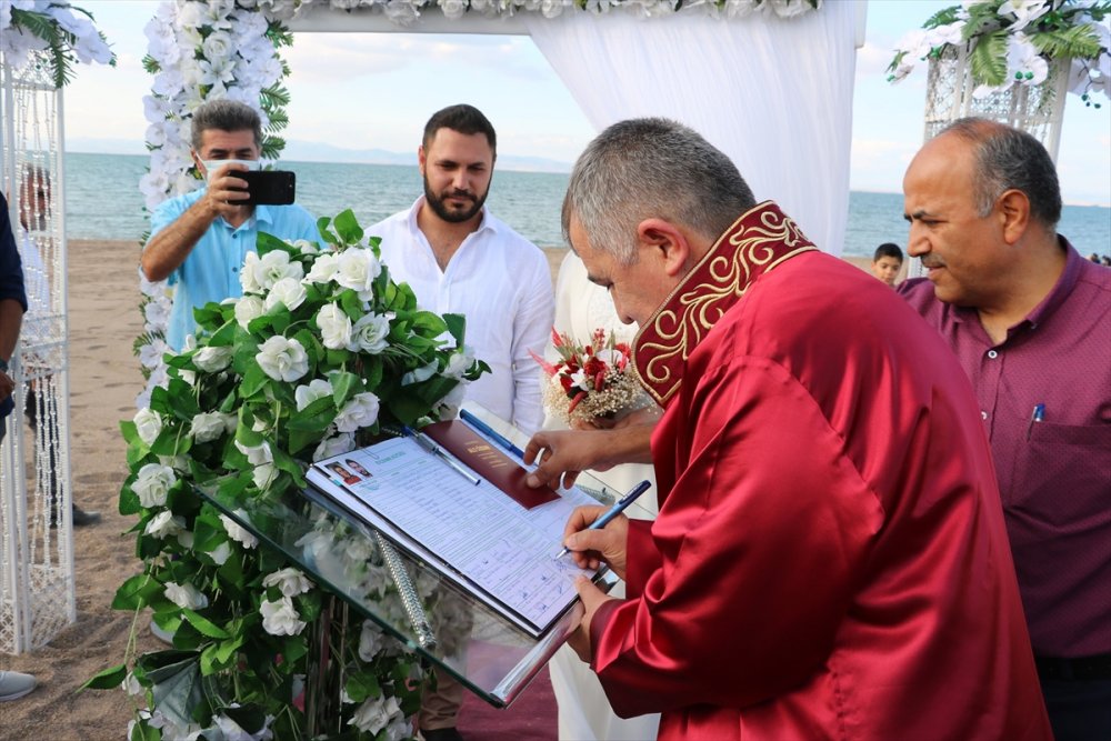 Beyşehir'de Görevli Nikah Memuru, Bu Kez Kızının Nikahını Kıydı