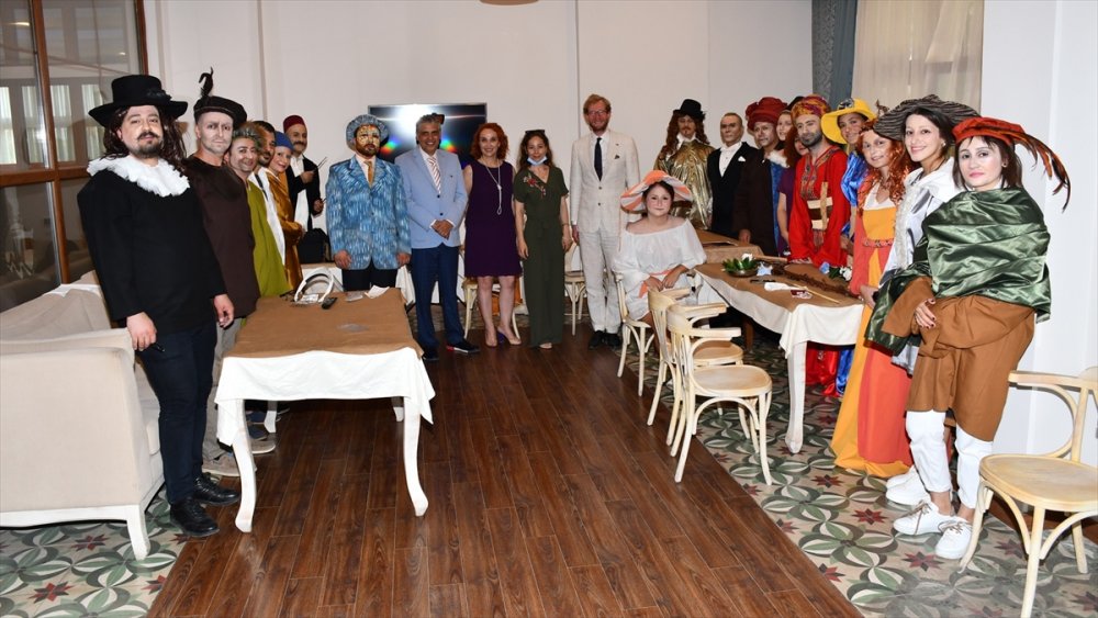 Mersin'de Sağlıkçılar, Ünlü Ressamların Tablolarını Özel Kostümlerle Canlandırdı