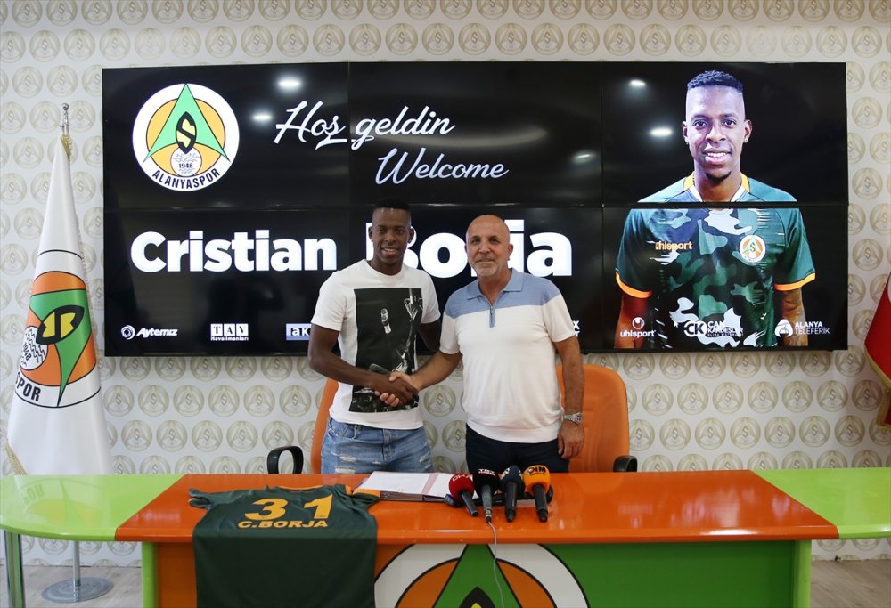 Alanyaspor, Kolombiyalı Sol Bek Cristian Borja'yı Satın Alma Opsiyonuyla Kiralık Olarak Kadrosuna Kattı
