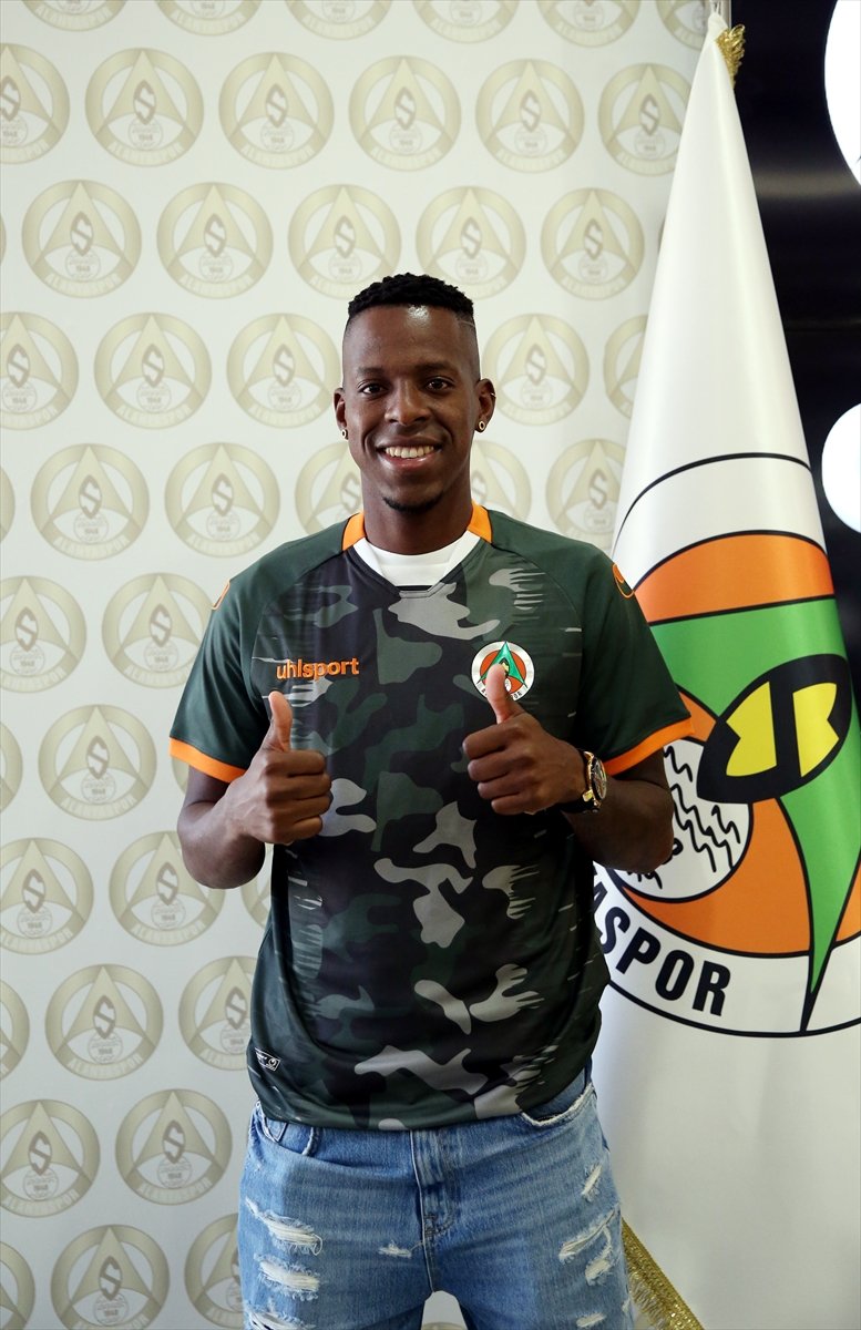 Alanyaspor, Kolombiyalı Sol Bek Cristian Borja'yı Satın Alma Opsiyonuyla Kiralık Olarak Kadrosuna Kattı