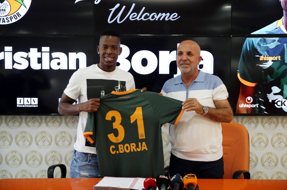 Alanyaspor, Kolombiyalı Sol Bek Cristian Borja'yı Satın Alma Opsiyonuyla Kiralık Olarak Kadrosuna Kattı