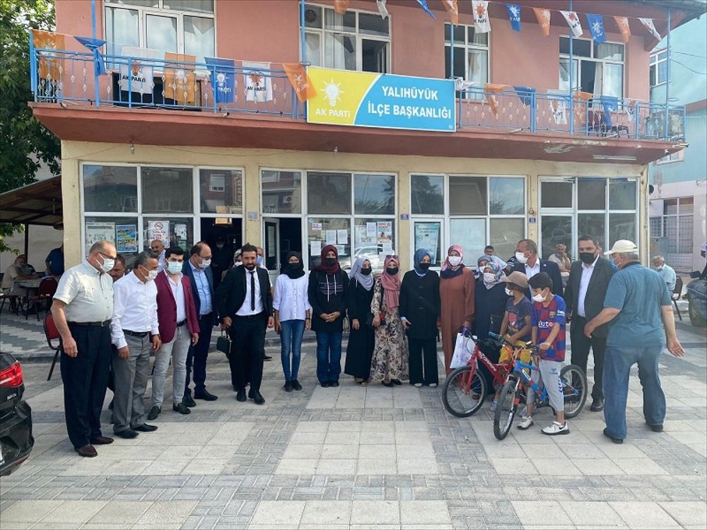 Ak Parti Genel Başkan Yardımcısı Usta, Yalıhüyük'te