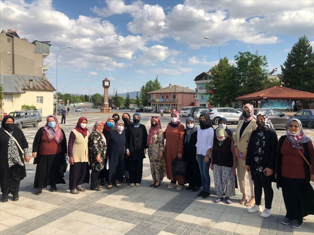 Ak Parti Genel Başkan Yardımcısı Usta, Yalıhüyük'te