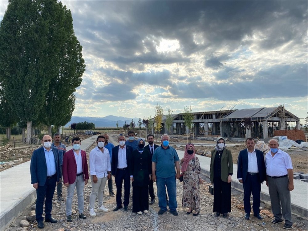 Ak Parti Genel Başkan Yardımcısı Usta, Yalıhüyük'te