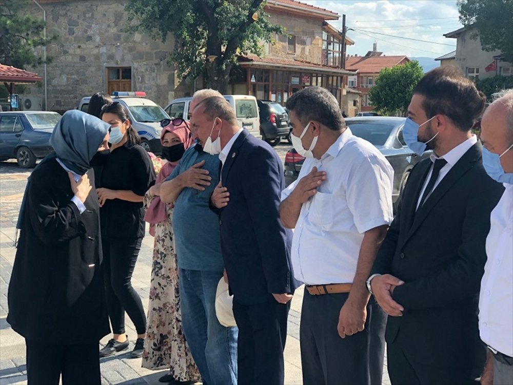 Ak Parti Genel Başkan Yardımcısı Usta, Yalıhüyük'te