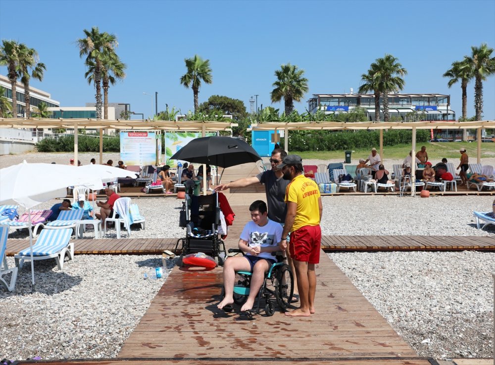 Antalya'da "Engelsiz Plaj" İle Denize Merhaba Dediler