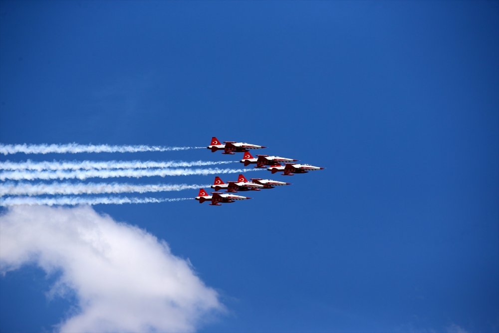 Türk Yıldızları Kayseri'de Gösteri Uçuşu Yaptı
