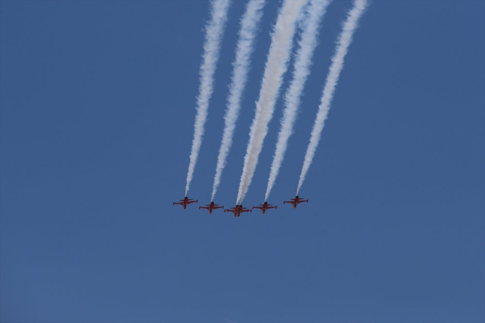Türk Yıldızları Kayseri'de Gösteri Uçuşu Yaptı
