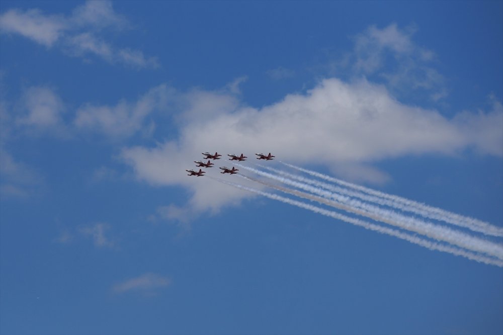 Türk Yıldızları Kayseri'de Gösteri Uçuşu Yaptı