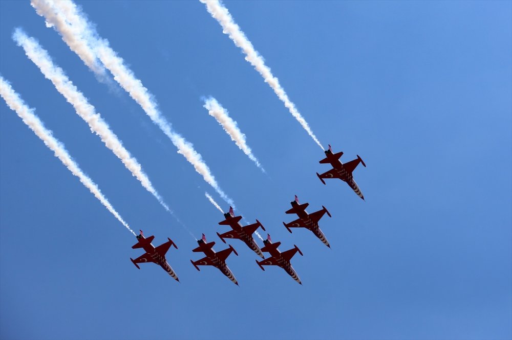 Türk Yıldızları Kayseri'de Gösteri Uçuşu Yaptı