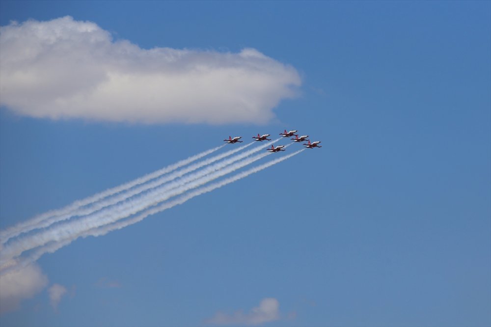 Türk Yıldızları Kayseri'de Gösteri Uçuşu Yaptı