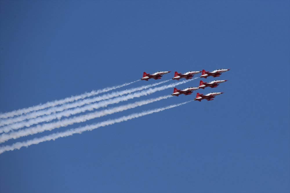 Türk Yıldızları Kayseri'de Gösteri Uçuşu Yaptı