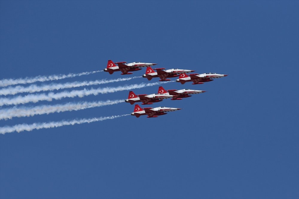 Türk Yıldızları Kayseri'de Gösteri Uçuşu Yaptı