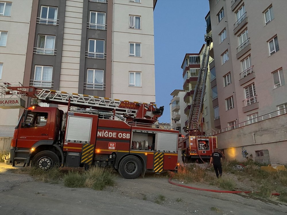 Niğde'de Apartmanda Yangın Paniği