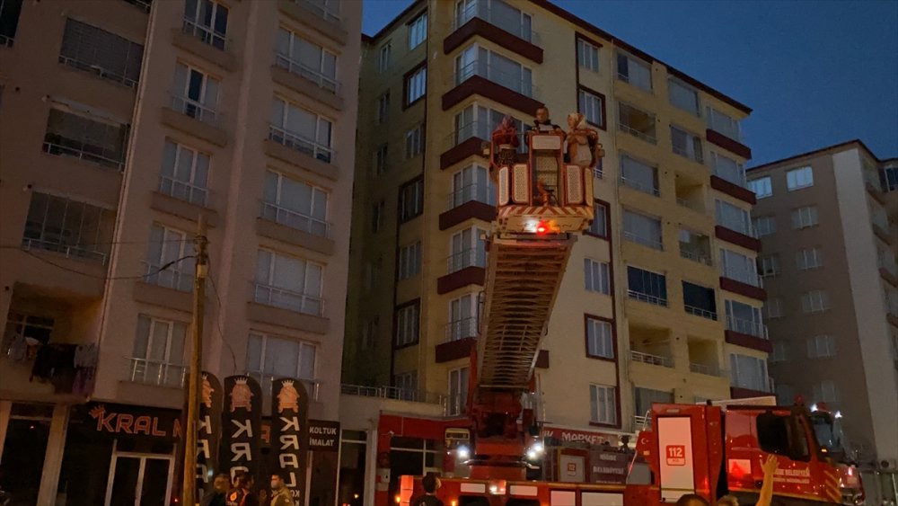 Niğde'de Apartmanda Yangın Paniği