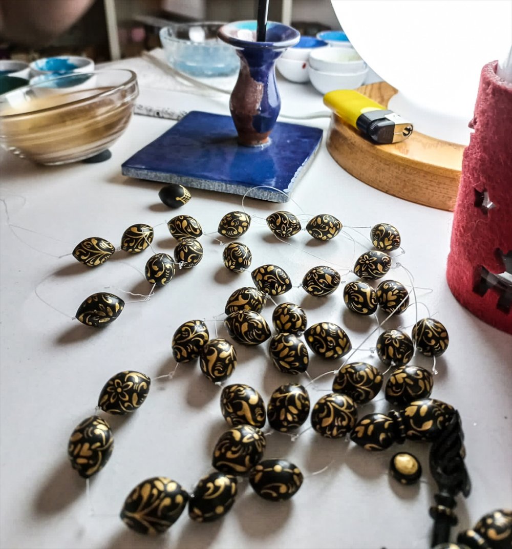 Topkapı Sarayı'nda Öğrendiği Tezhibi Geleceğe Taşımak İçin Uğraşıyor