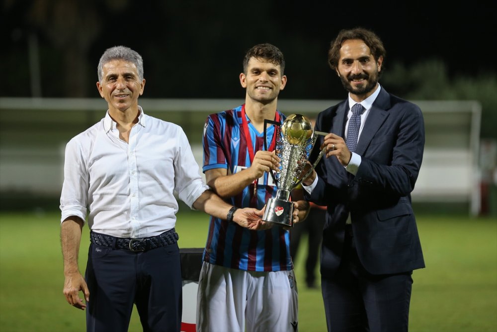 Antalya'da oynanan Süper Lig 19 Yaş Altı Gelişim Ligi finalinde Galatasaray'ı 1-0 yenen Trabzonspor, şampiyon oldu.
