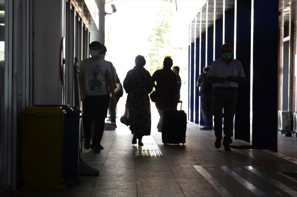 Konya YHT'de Bayram Yoğunluğu Başladı