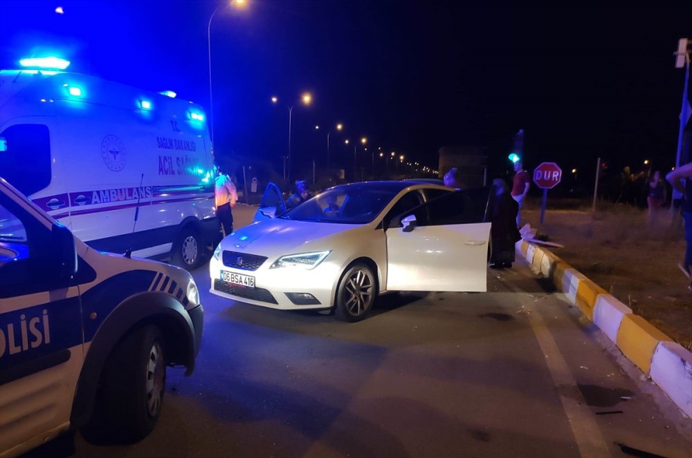 Konya'da İki Otomobil Çarpıştı: 4 Yaralı