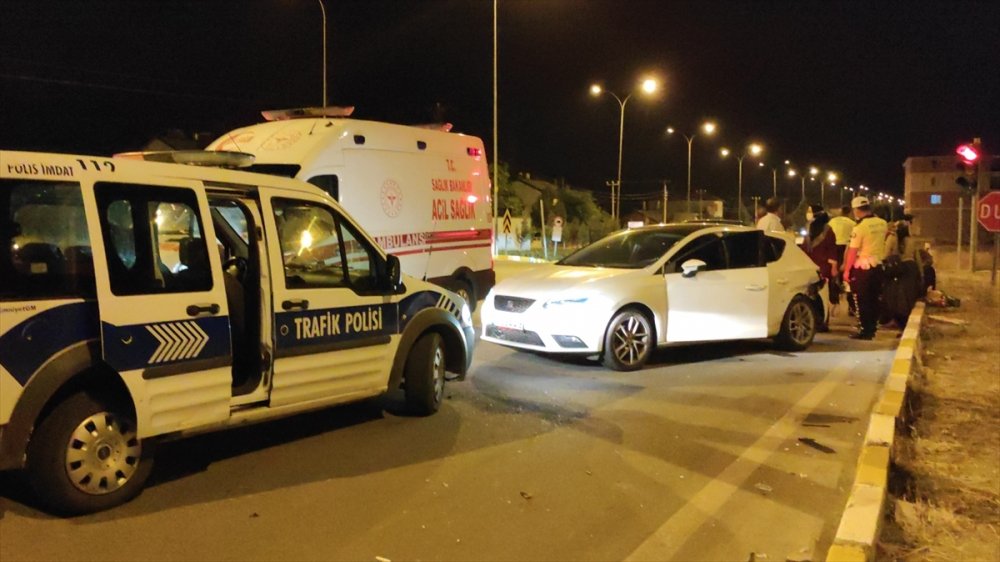 Konya'da İki Otomobil Çarpıştı: 4 Yaralı